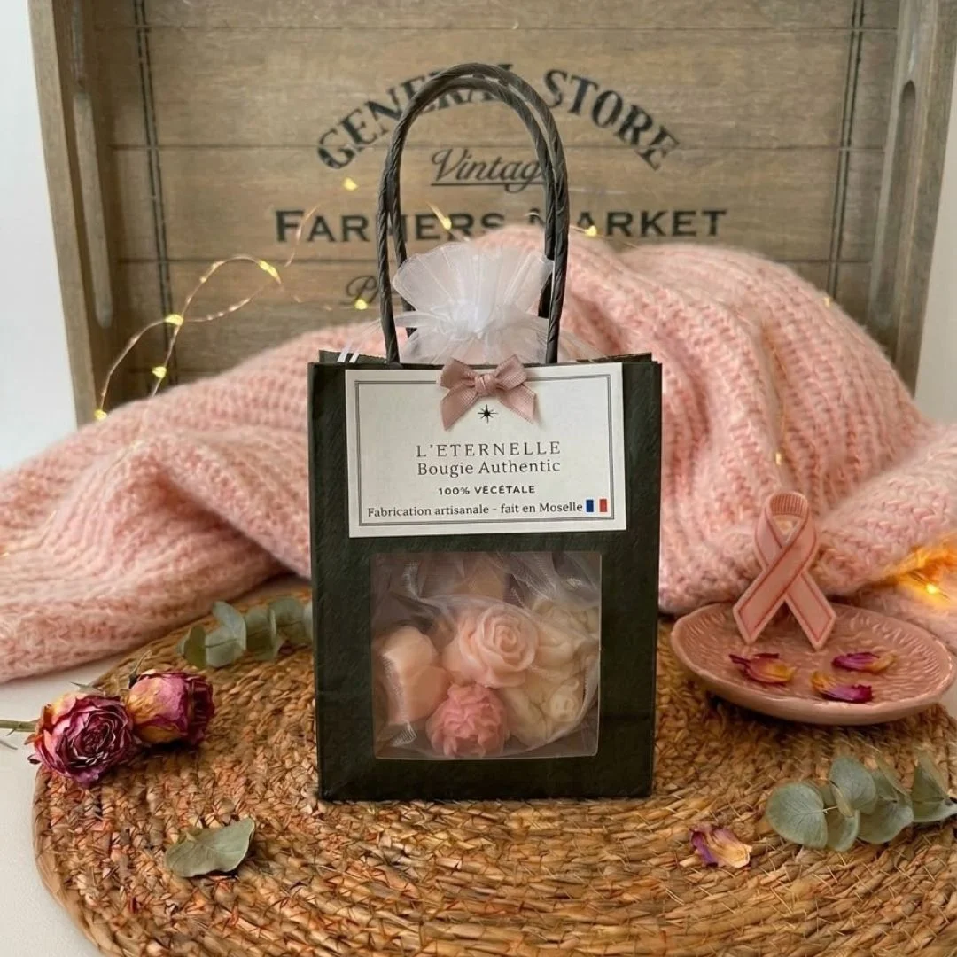 Coffret d'Octobre Rose : 14 fondants Fleuris Barbe à Papa aux nuances de rose (2€ reversés).