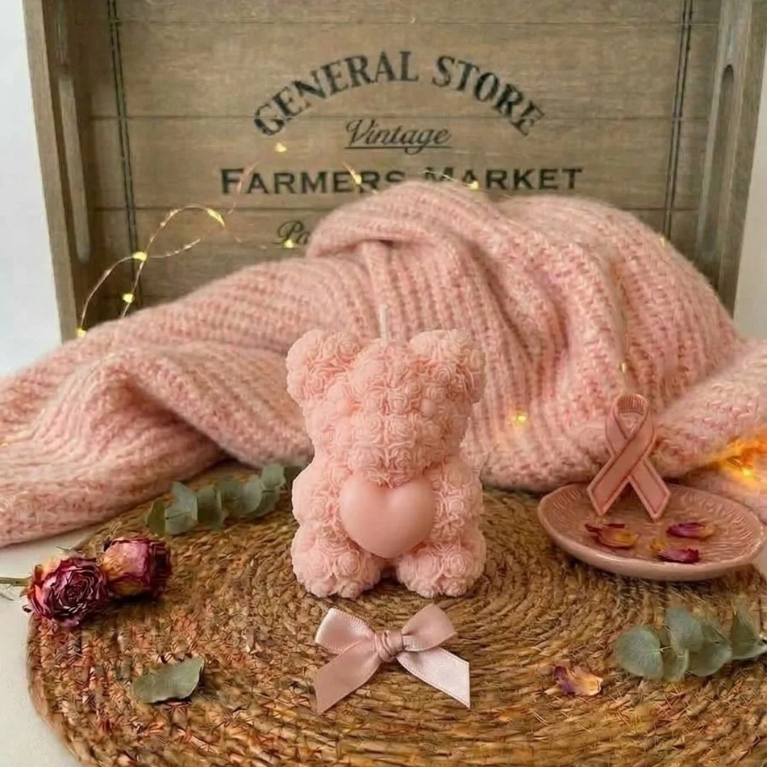 Coffret d'Octobre Rose : L'ourson coeur Barbe à Papa rose (2€ reversés). - photo 2 - L'ETERNELLE Bougie Authentic