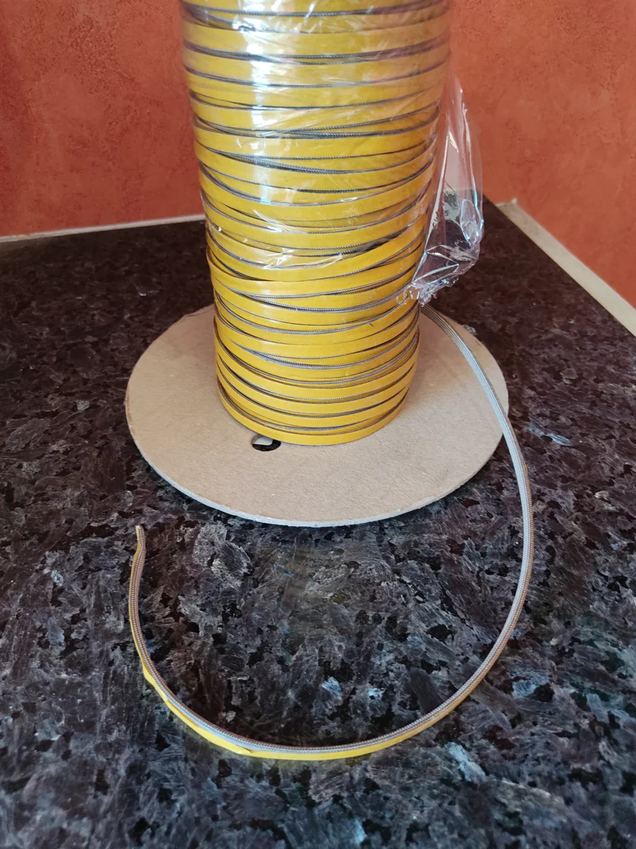 Joint plats adhesif 8*1mm pour vitre de poêles et inserts - vendu au mètre